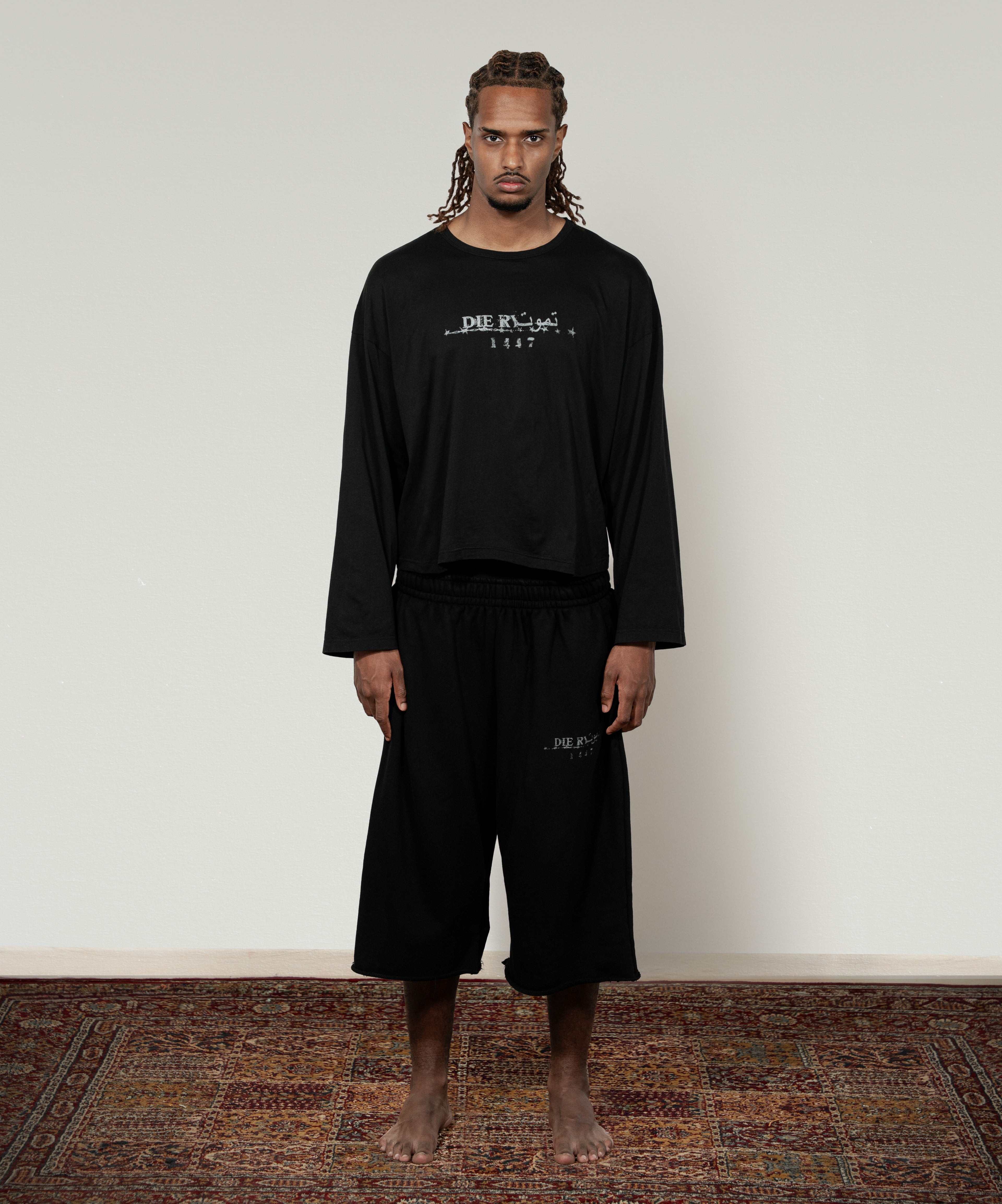 1447 BLACK LONGSLEEVE