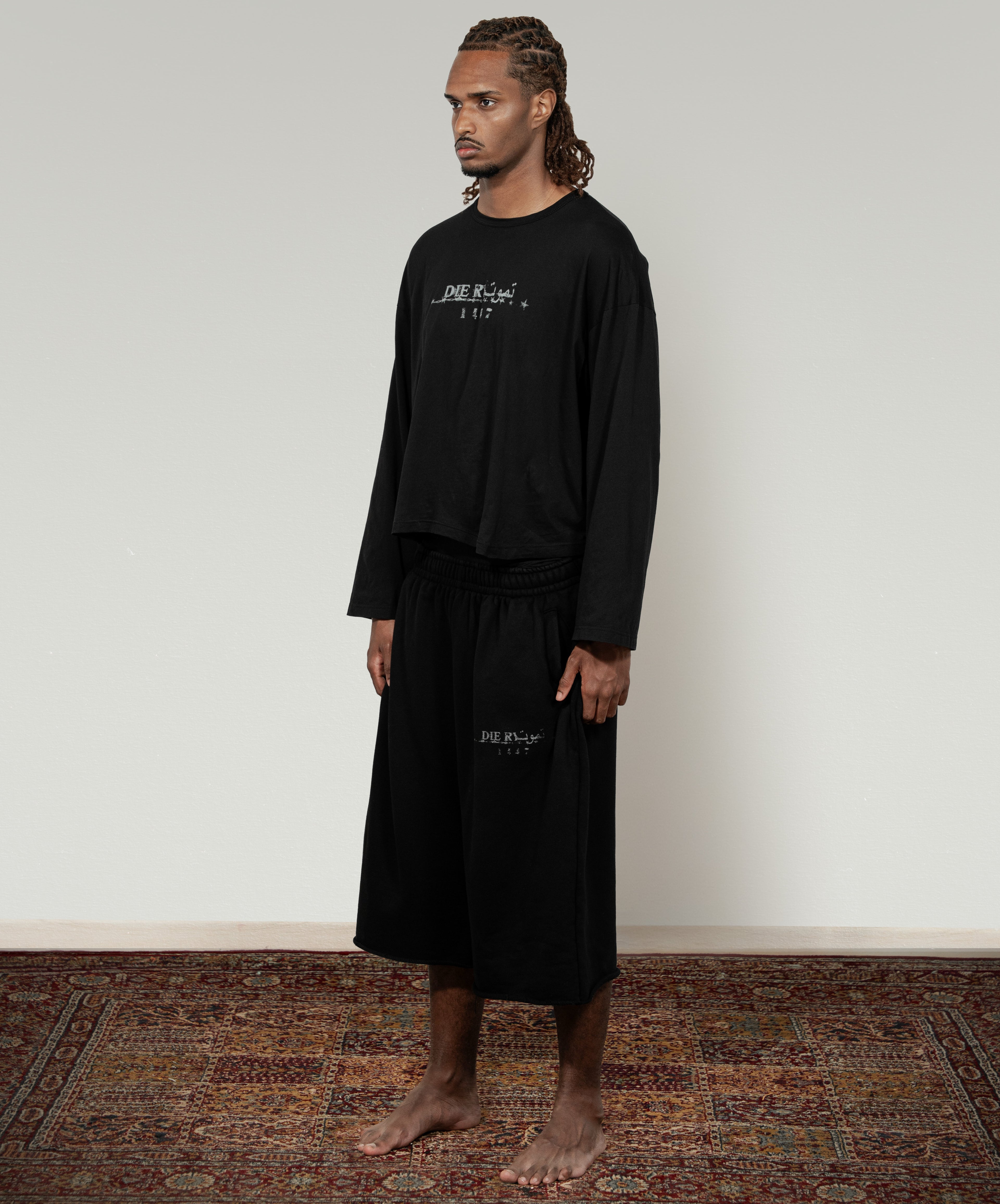 1447 BLACK LONGSLEEVE
