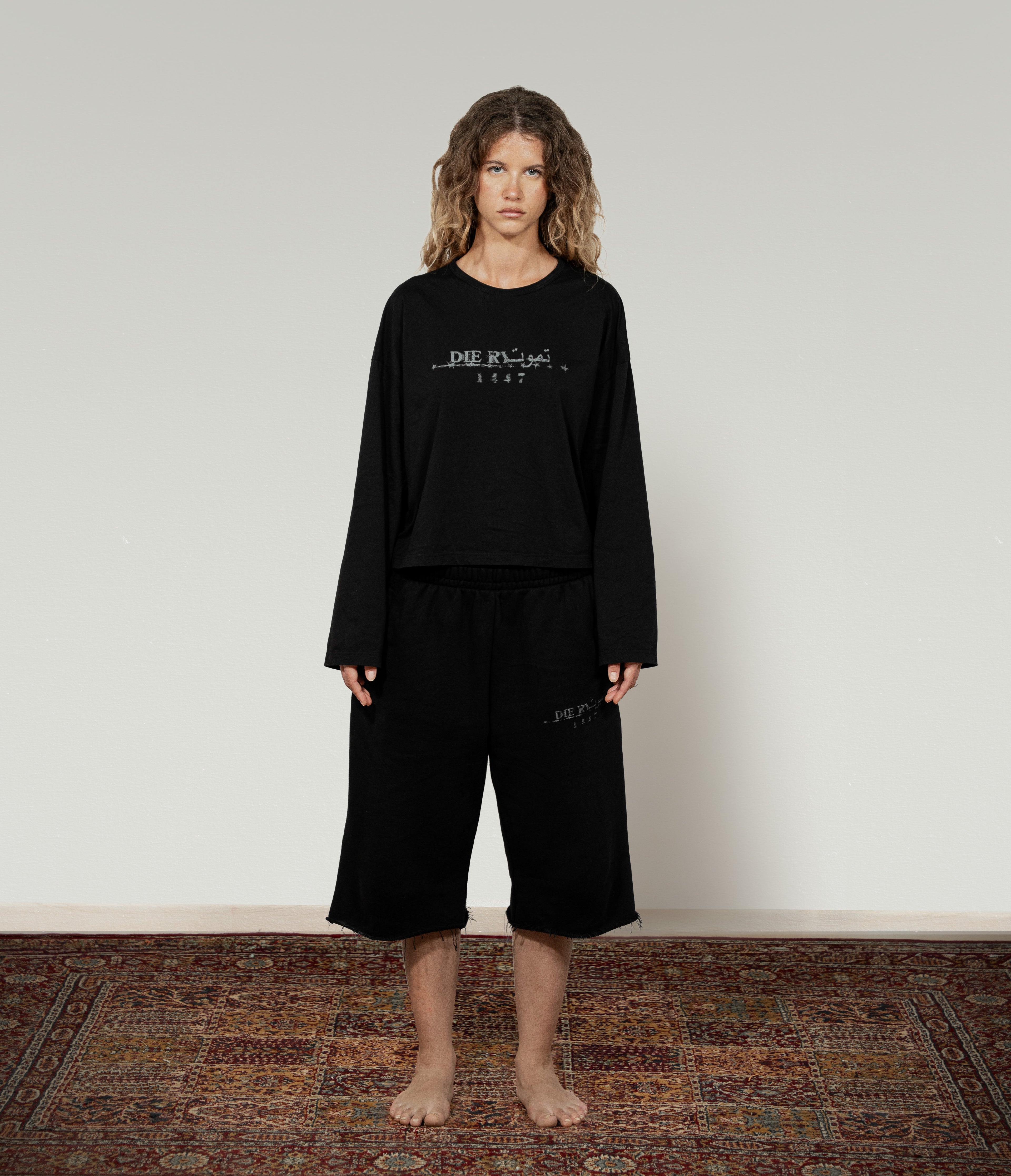 1447 BLACK LONGSLEEVE